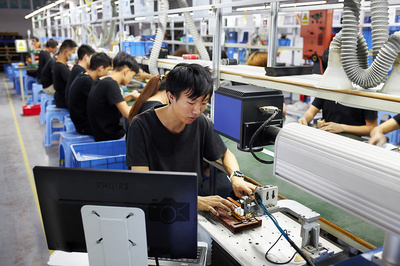 深圳寶安充電寶工廠車(chē)間攝影紀(jì)實(shí) 聚焦企業(yè)環(huán)境與制造的魅力